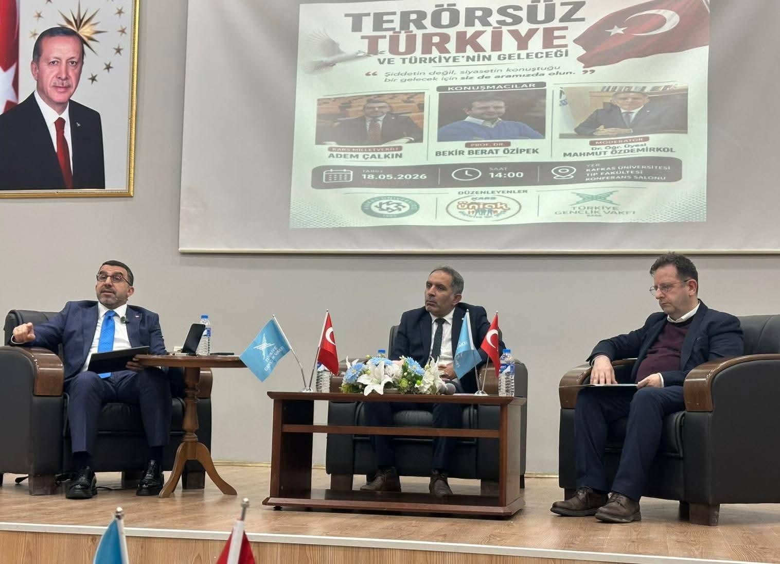 Kafkas Üniversitesi’nde Anlamlı Söyleşi: “Terörsüz Türkiye ve Türkiye’nin Geleceği” Gençlerle Konuşuldu