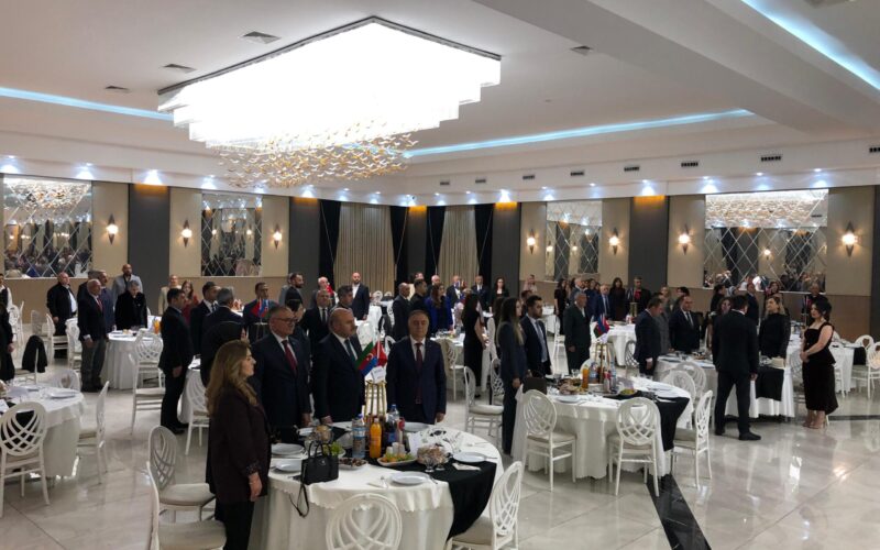 Kars’ta Azerbaycan Bağımsızlık Günü Coşkuyla Kutlandı