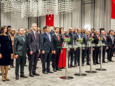 Bayraktar’dan Dikkat Çeken Köşe Yazısı: “Devlet Temsilinin Zarafeti”