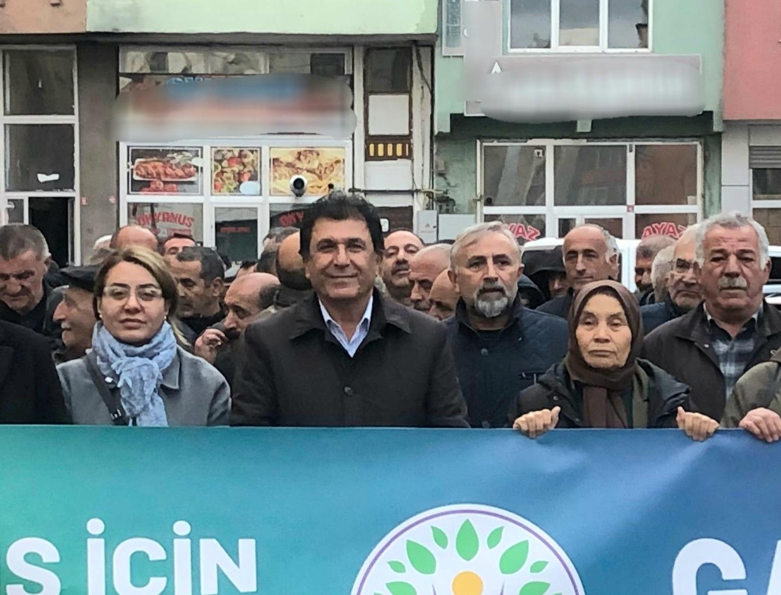 DEM Parti Van Milletvekili Dindar: ” Bu halk bedel ödemiştir, artık barış istiyor.”