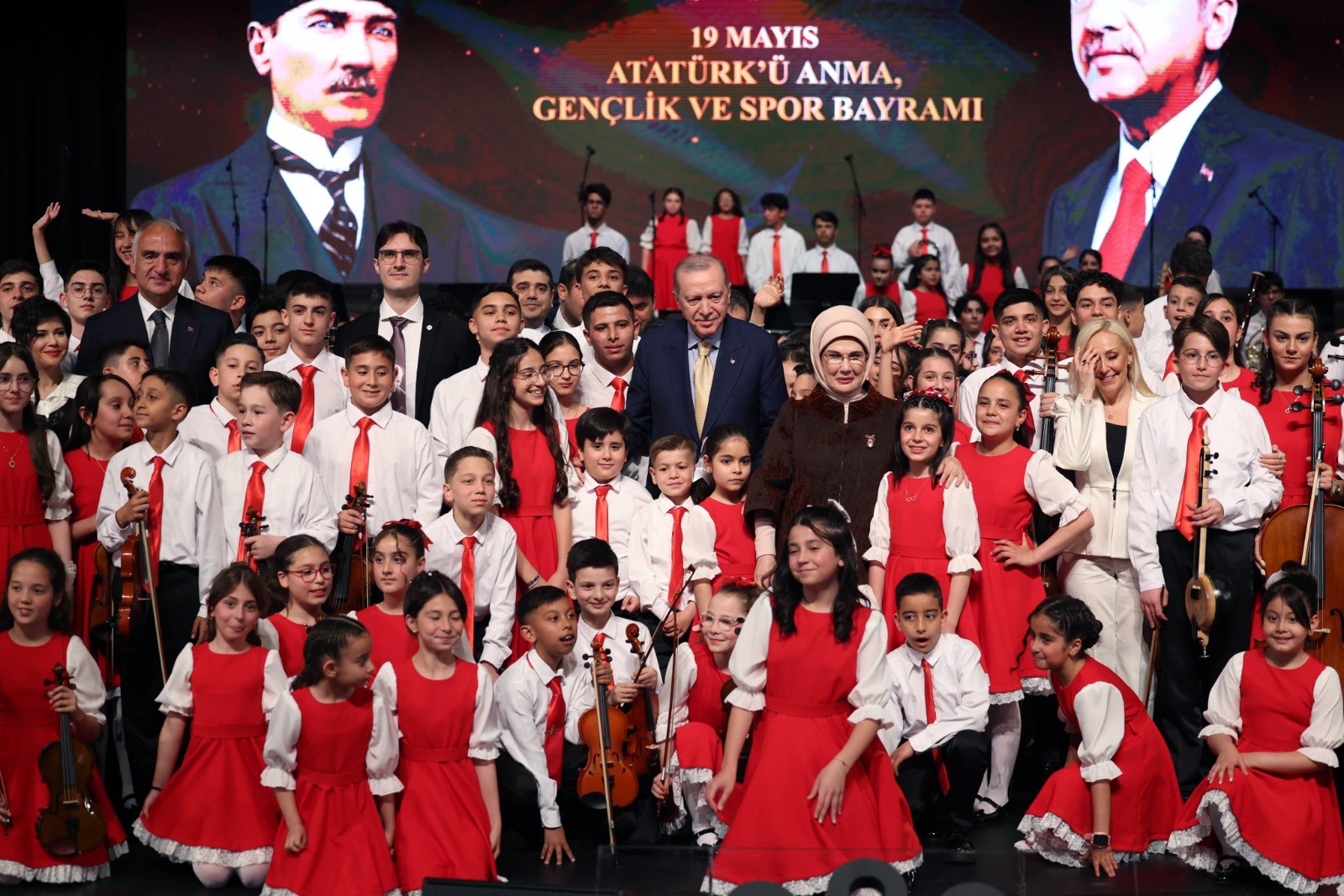 Kültür ve Turizm Bakanı Mehmet Nuri Ersoy, Cumhurbaşkanlığı Çocuk Orkestrası ve Korosu Konserine Katıldı