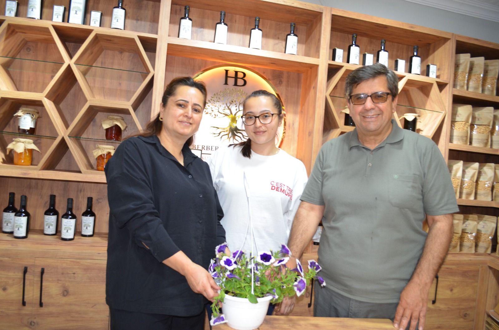 ŞEHİR HAYATININ STRESİNİ BIRAKTI, KÖYÜNDEN DÜNYAYA AÇILDI! İKİ ÇOCUK ANNESİ HATİCE BERBER’İN İLHAM VEREN BAŞARI HİKAYESİ