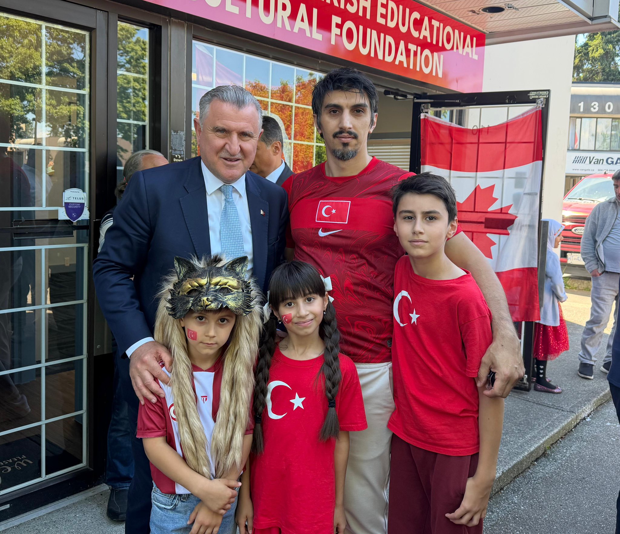 Gençlik Ve Spor Bakanı Bak Kanada’da Vatandaşlarla Ve Diplomatlarla Bir Araya Geldi