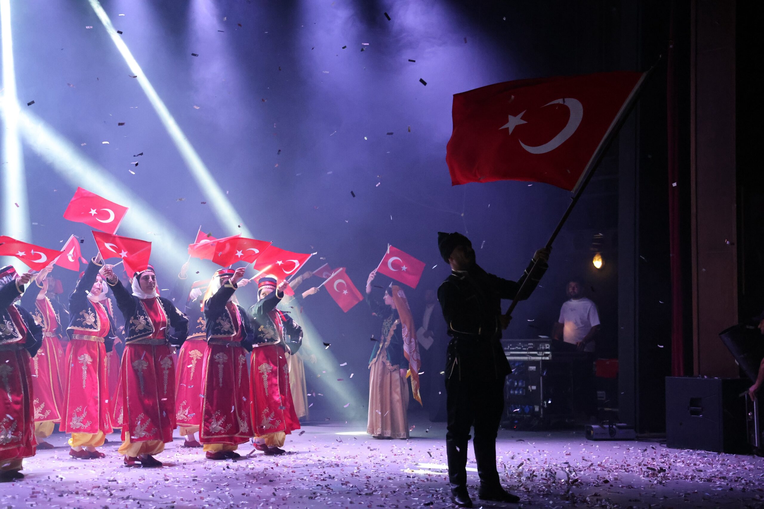 Iğdır Maarif Halk Oyunları Topluluğu’ndan Muhteşem Gösteri