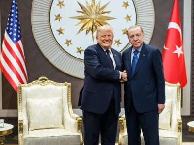 ABD Başkanı Trump Ve Cumhurbaşkanı Erdoğan’ın Tokalaşma Fotoğrafı Beyaz Saray Tarafından Paylaşıldı