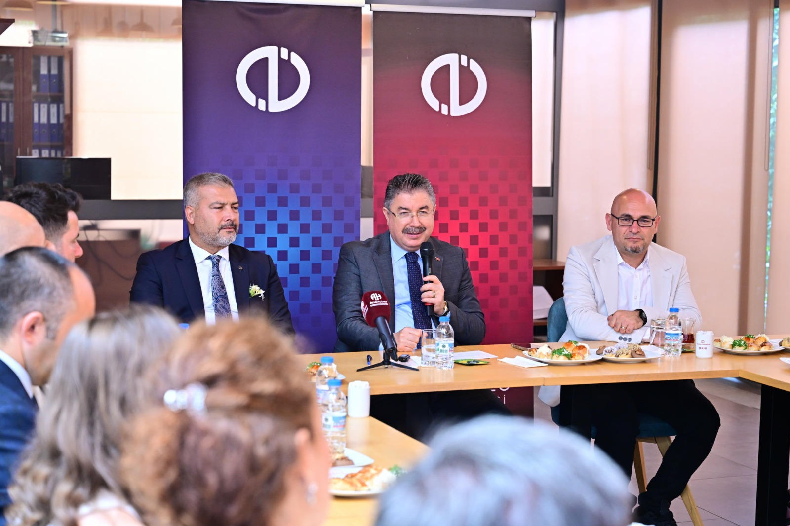 Eskişehir Valisi Dr. Erdinç Yılmaz Uluslararası Türkoloji Öğrencileriyle Bir Araya Geldi