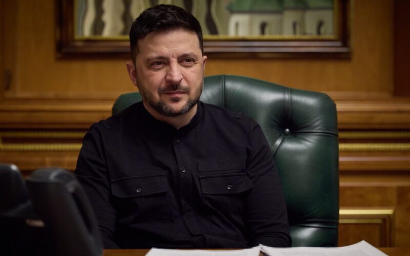 Ukrayna Devlet Başkanı Zelenski: Rusya’daki Petrol Tesislerini Hedef Aldık